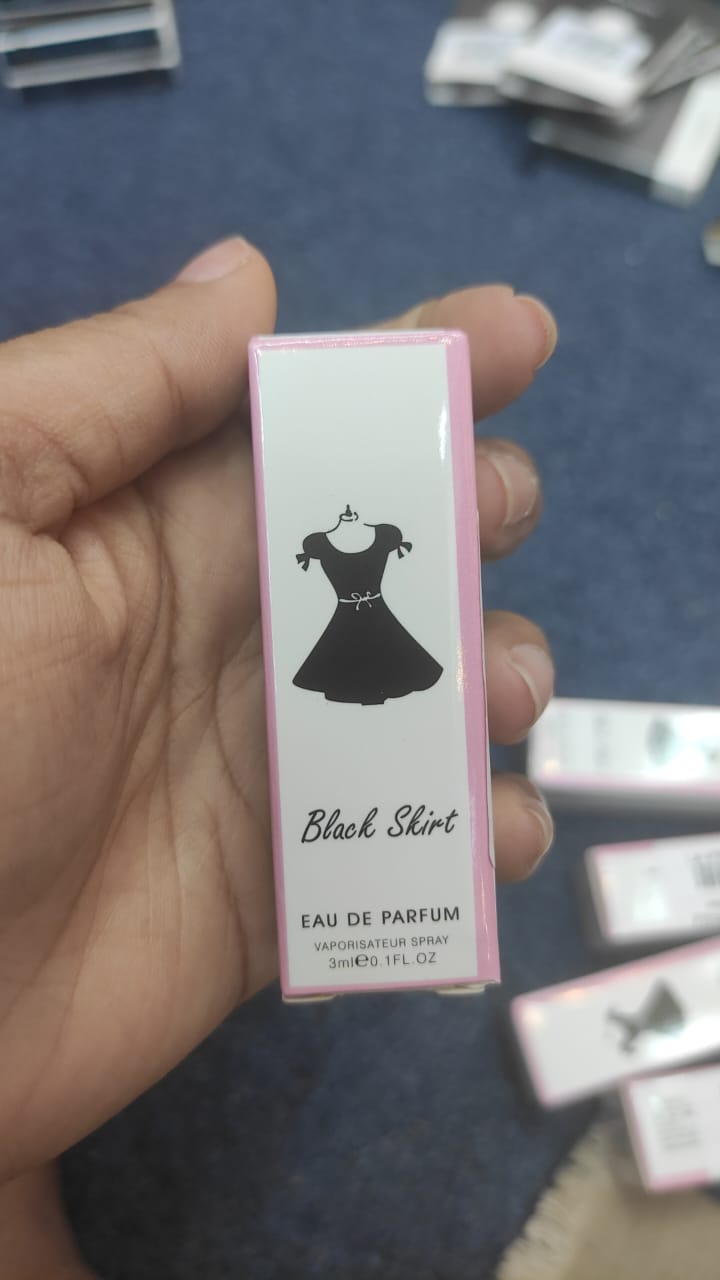 BLACK SKIRT
