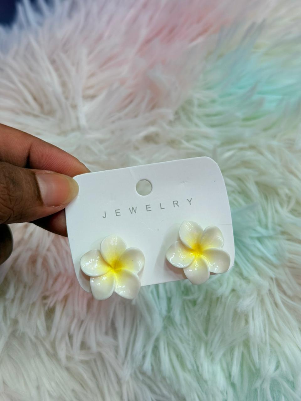 WHITE YELLOW