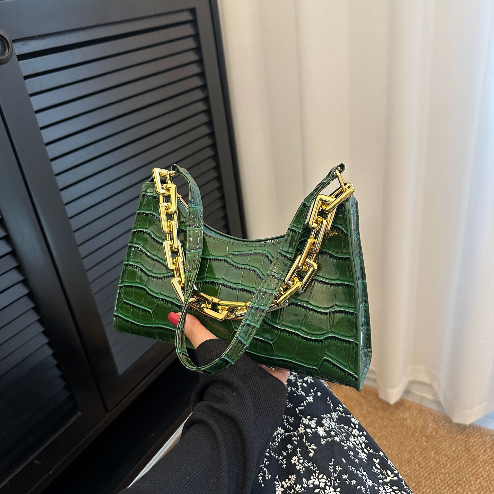 GREEN