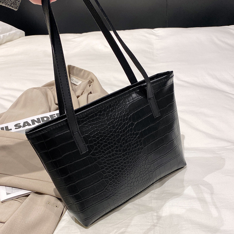 BLACK GLOSSY